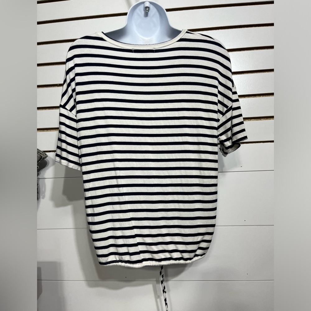 🔥Green Envelope striped tee size large - Picture 5 of 8